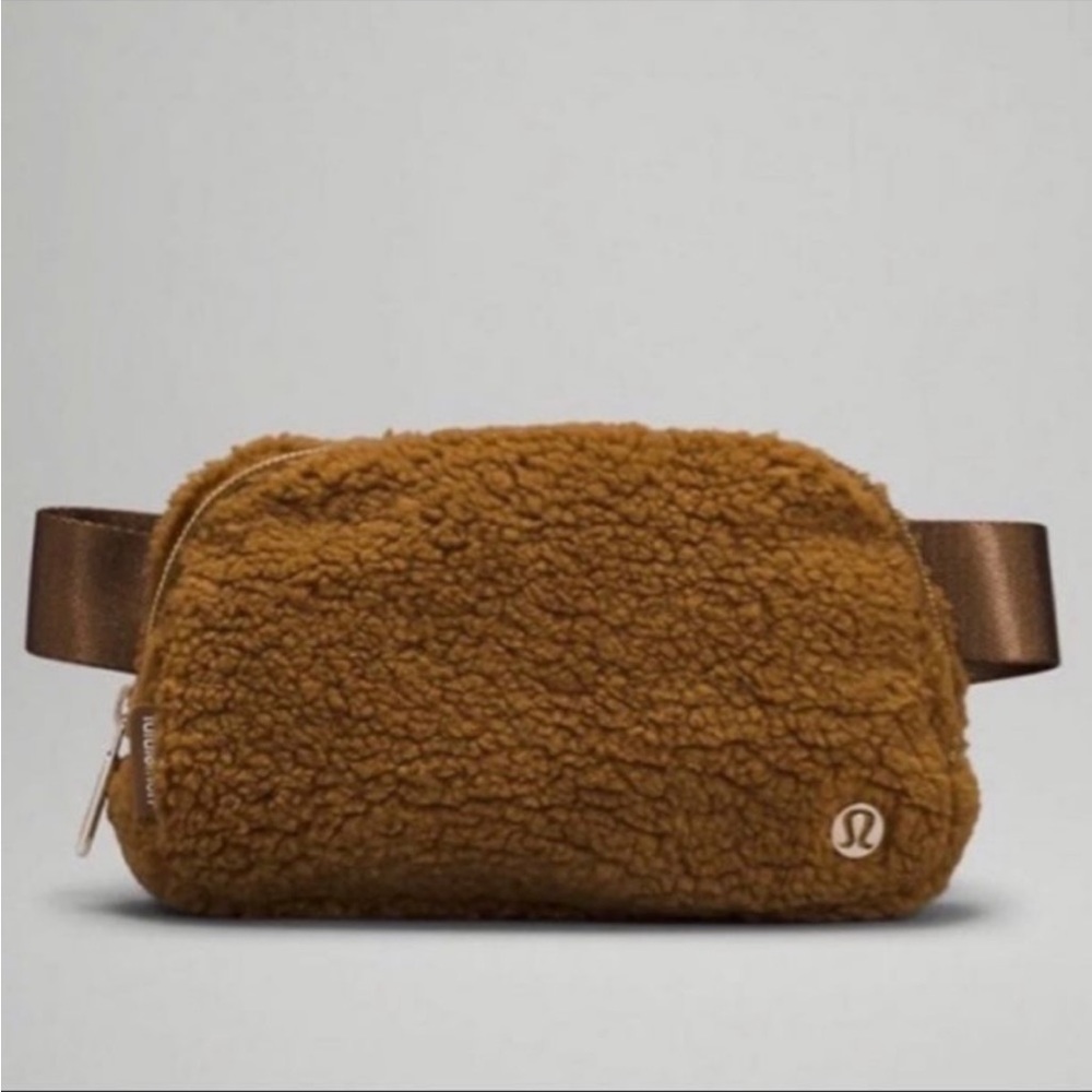 NWT LULULEMON FLEECE EVERYWHERE BELT BAG